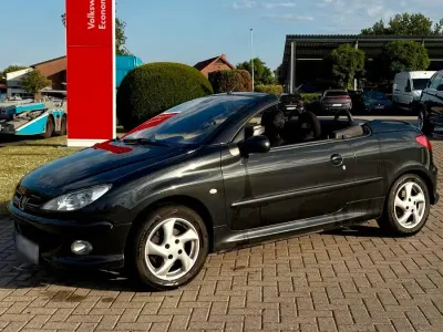 Gebraucht Peugeot 206 CC 109 PS (80 kW) 2004 Schwarz Cabrio