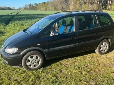 Usata Opel Zafira 125 CV (91 kW) 2003 Nero Monovolume