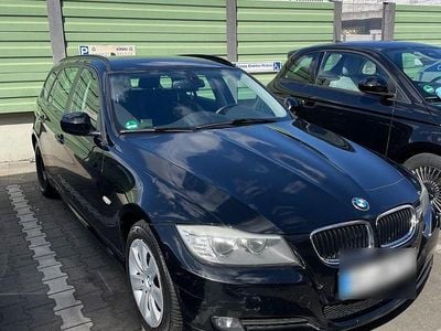 Gebraucht BMW 318 143 PS (105 kW) 2011 Schwarz Kombi