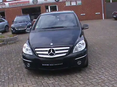 Gebraucht Mercedes B200 140 PS (102 kW) 2010 Kosmosschwarz  metalliclack Van / Kleinbus