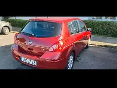 Gebraucht Nissan Tiida Tekna 110 PS (80 kW) 2009 Rot Limousine