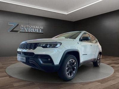 Gebraucht Jeep Compass Trailhawk 241 PS (177 kW) 2022 Weiß SUV