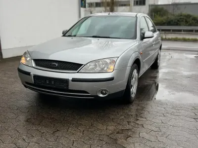 Gebraucht Ford Mondeo 120 PS (88 kW) 2002 Grau Kleinwagen