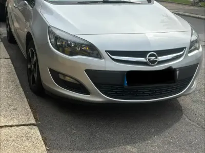 Gebraucht Opel Astra 130 PS (95 kW) 2014 Silber Kombi