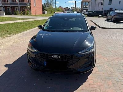 Second-hand Ford Focus ST-Line 155 CP (114 kW) 2023 Negru Berlinǎ
