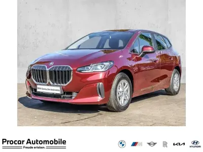 Gebraucht BMW 225 Active Tourer Luxury Line 136 PS (100 kW) 2023 Piemont rot Van / Kleinbus