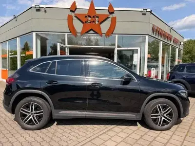 Gebraucht Mercedes GLA200 Progressive 163 PS (119 kW) 2020 Kosmosschwarz SUV