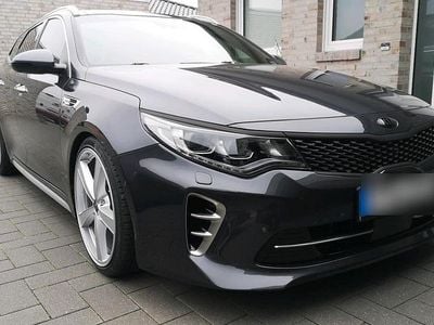 Grau Gebraucht 2017 Kia Optima GT-Line Kombi | 16.300 € (Etwas zu teuer)