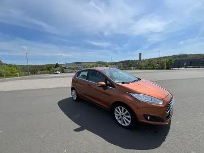 Gebraucht Ford Fiesta Ambiente 60 PS (44 kW) 2016 Braun Kleinwagen