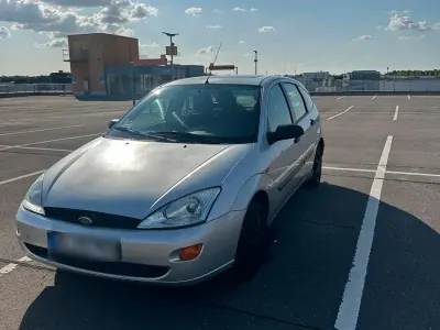 Gebraucht Ford Focus 75 PS (55 kW) 1999 Silber Limousine