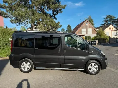 Usata Opel Vivaro 145 CV (106 kW) 2011 Nero Monovolume