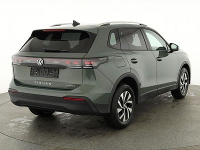 Neu VW Tiguan Life 204 PS (150 kW) 2025 Cipressino grün metallic SUV