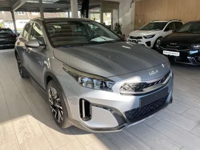 Neu Kia XCeed Comfort 99 PS (72 kW) 2025 Silber SUV