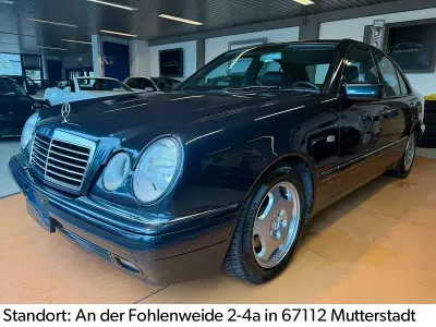 Używany Mercedes E420 Avantgarde 279 KM (205 kW) 1997 Czarny Sedan/Limuzyna