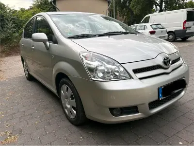 Gebraucht Toyota Corolla Verso 110 PS (80 kW) 2007 Silber Van / Kleinbus