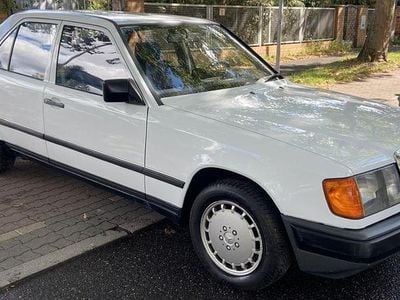 Gebraucht Mercedes 200 72 PS (52 kW) 1987 Weiß Limousine