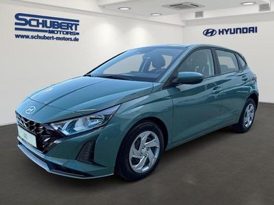 Neu Hyundai i20 Select 101 PS (74 kW) 2025 Mangrove green / mic Kleinwagen