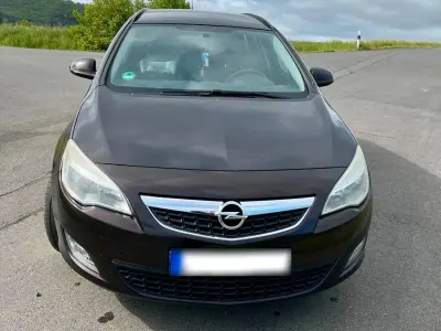 Gebraucht Opel Astra Selection 110 PS (80 kW) 2011 Braun Kombi