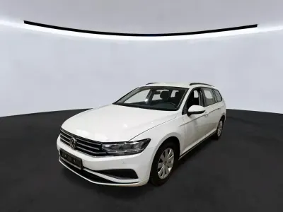 Gebraucht VW Passat Basis 150 PS (110 kW) 2021 Pure white Kombi