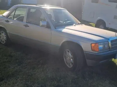 Gebraucht Mercedes 190 122 PS (89 kW) 1993 Silber Limousine