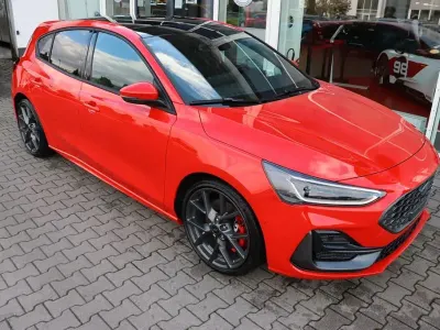 Neu Ford Focus ST 280 PS (205 kW) 2026 Racered Limousine