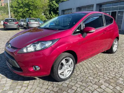 Gebraucht Ford Fiesta Champions Edition 82 PS (60 kW) 2012 Hot magenta Kleinwagen