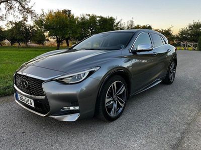 Infiniti Q30