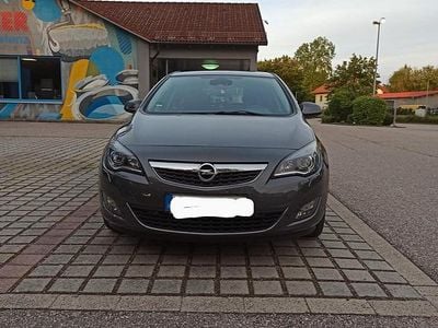 Grau Gebraucht 2010 Opel Astra Kombi | 7.000 € (Teuer)