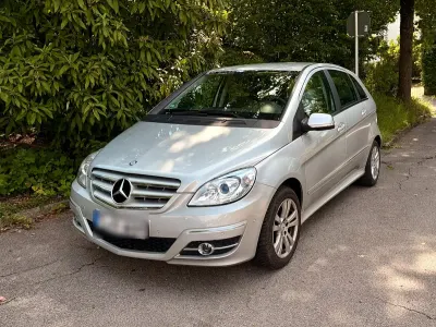 Gebraucht Mercedes B200 136 PS (100 kW) 2010 Silber Van / Kleinbus