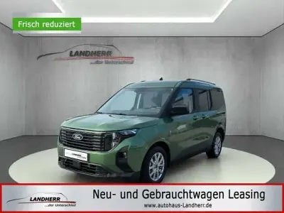 Gebraucht Ford Tourneo Courier Titanium 125 PS (91 kW) 2025 Grün Van / Kleinbus