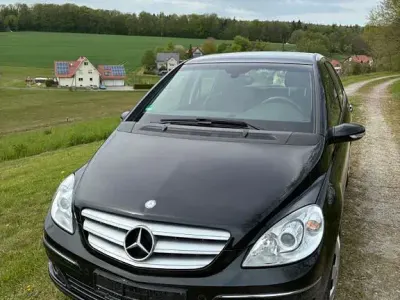 Używany Mercedes B200 136 KM (100 kW) 2008 Czarny Minivan
