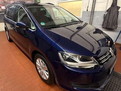 Blau Gebraucht 2018 VW Sharan Comfortline Van / Kleinbus | 24.000 € (Fairer Preis)