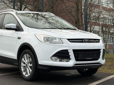 Gebraucht Ford Kuga Titanium 182 PS (133 kW) 2016 Weiß SUV