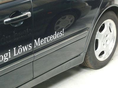 Gebraucht Mercedes E240 Avantgarde 170 PS (125 kW) 2001 Blau Limousine