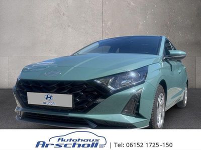 Gebraucht Hyundai i20 Select 101 PS (74 kW) 2025 Grün Kleinwagen