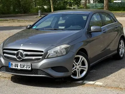 Gebraucht Mercedes A180 Urban 122 PS (89 kW) 2013 Grau Limousine