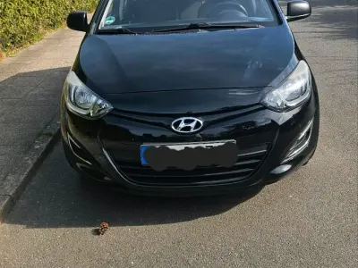 Gebraucht Hyundai i20 84 PS (61 kW) 2013 Schwarz Kleinwagen