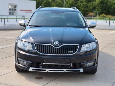 Gebraucht Skoda Octavia Scout Scout 4x4 184 PS (135 kW) 2015 Schwarzmagic perleffekt Kombi
