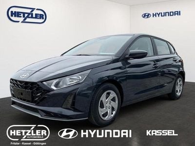 Neu Hyundai i20 Select 101 PS (74 kW) 2025 Schwarz Limousine