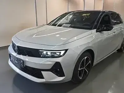 Gebraucht Opel Astra 131 PS (96 kW) 2025 Grau Kleinwagen