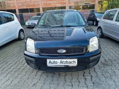 Używany Ford Fiesta 100 KM (73 kW) 2004 Czarny Hatchback