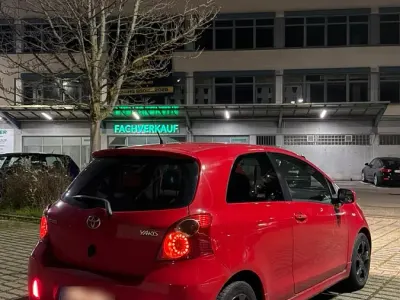 Gebraucht Toyota Yaris 133 PS (97 kW) 2008 Rot Kleinwagen