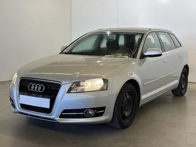 Gebraucht Audi A3 Attraction 105 PS (77 kW) 2012 Eissilber metallic Kleinwagen