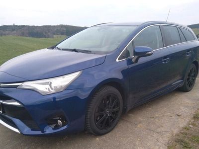 gebraucht Toyota Avensis 07/2018 Blau Ohne Dachbox