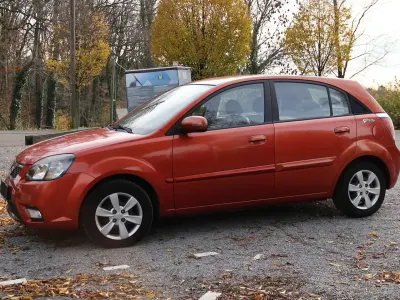 Gebraucht Kia Rio 98 PS (72 kW) 2010 Bronze Limousine