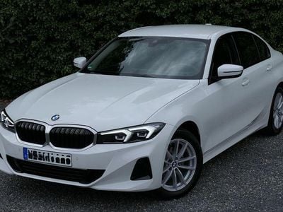 Begagnad BMW 318 Performance 156 HK (114 kW) 2024 Vit Sedan