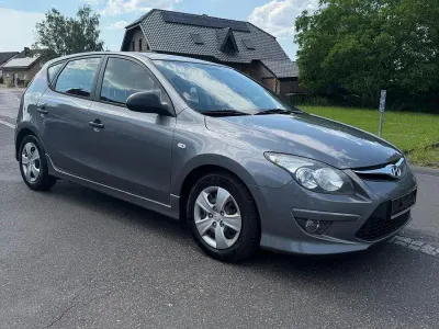Gebraucht Hyundai i30 Classic 90 PS (66 kW) 2012 Grau Limousine