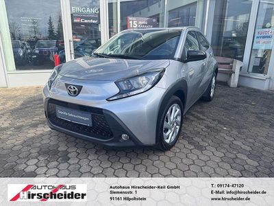 Usata Toyota Aygo X X-play 72 CV (52 kW) 2022 Argento SUV