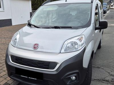 Gebraucht Fiat Fiorino 95 PS (69 kW) 2017 Silber Van / Kleinbus