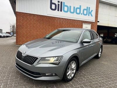 Grau Gebraucht 2015 Skoda Superb Style Limousine | 11.999 € (Fairer Preis)